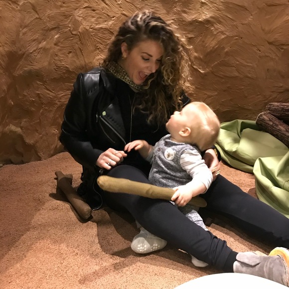 Meet your Posher, Liz - Picture 2 of 4